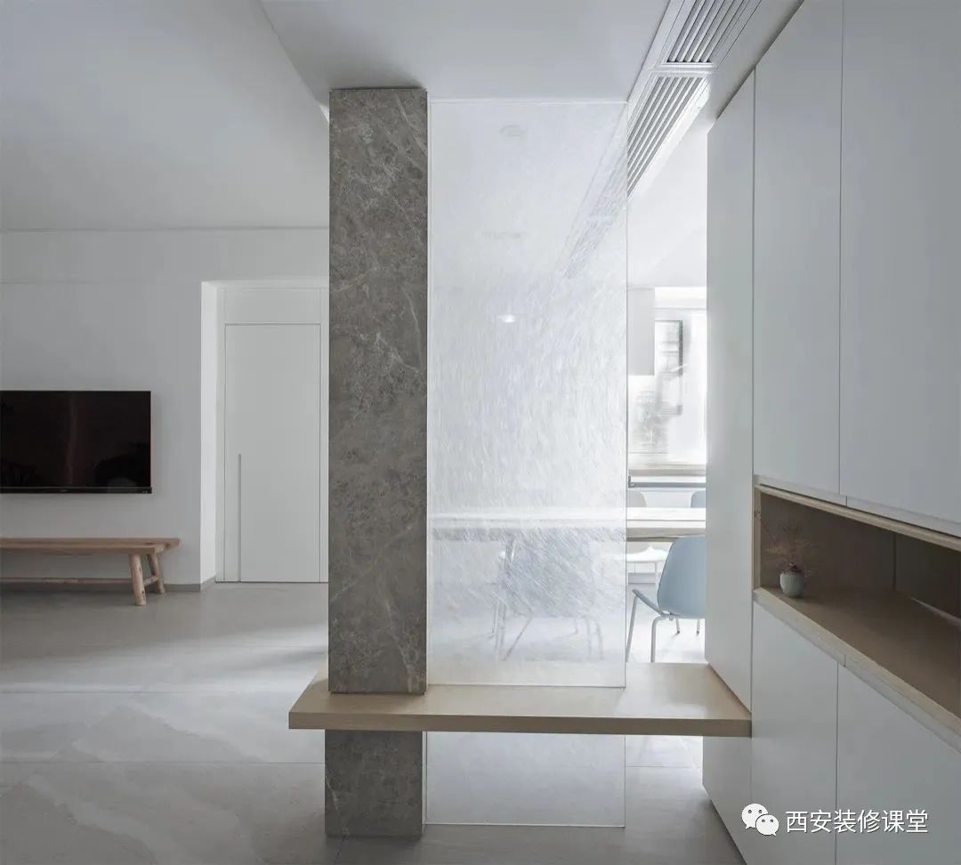 入户玄关保证光线又不遮挡视线?