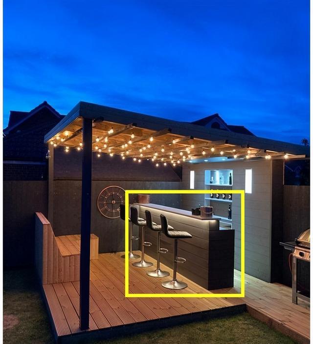 冲着露台买房是明智的，顶部搭廊架下方享受5大功能区，生活惬意