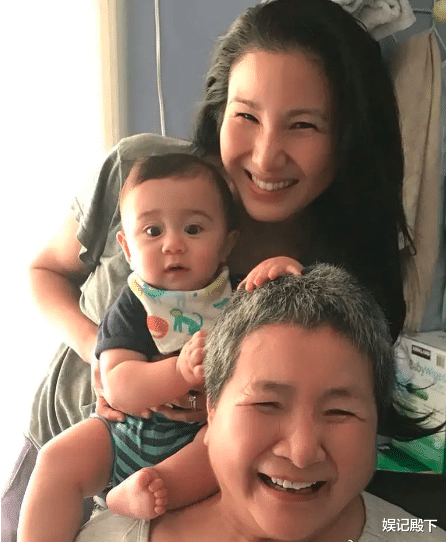 |76岁郑佩佩太幸福,满堂儿女皆孝子,不枉经历八次怀孕之苦!