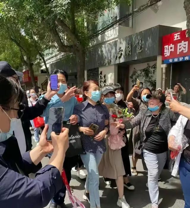 老杜以监督人身份起诉许敏,网友受到启发,小辫子欲告她恶意投诉