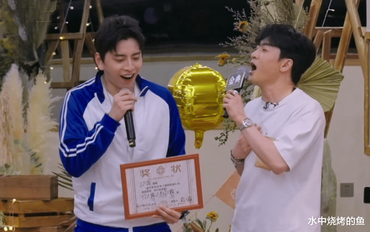 曾比特|王大陆逃离，潘玮柏难过流泪，曾比特一脸无奈，《披哥2》两位队长的差距太明显