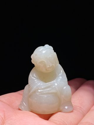 和田玉籽料|清中期 和田玉籽料 白玉 童子击鼓 把件 摆件