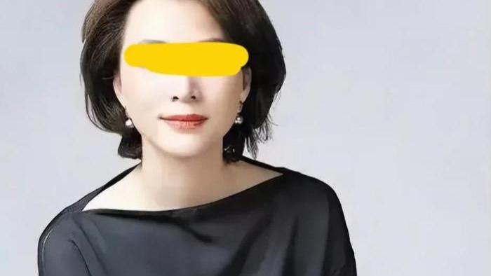 大难临头各自飞？公司出事密先生行踪成谜，独留董小姐收拾烂摊子