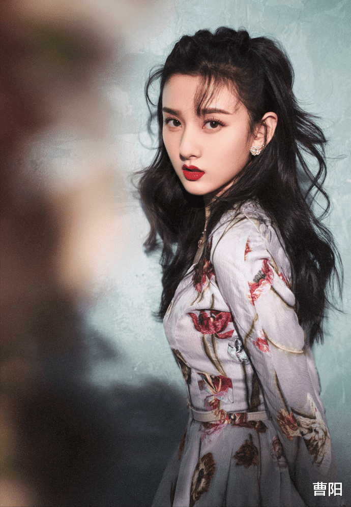 春晚|李思思又美上热搜，马凡舒令人惊艳，这届春晚的颜真的绝了