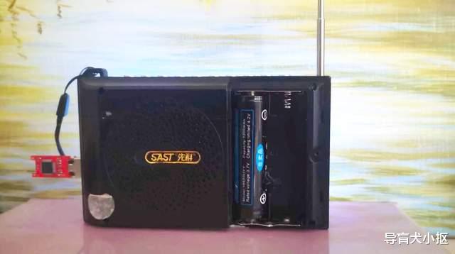 收音机|能看电影听收音机，体验这台国产唱戏机，老年人的专属娱乐工具