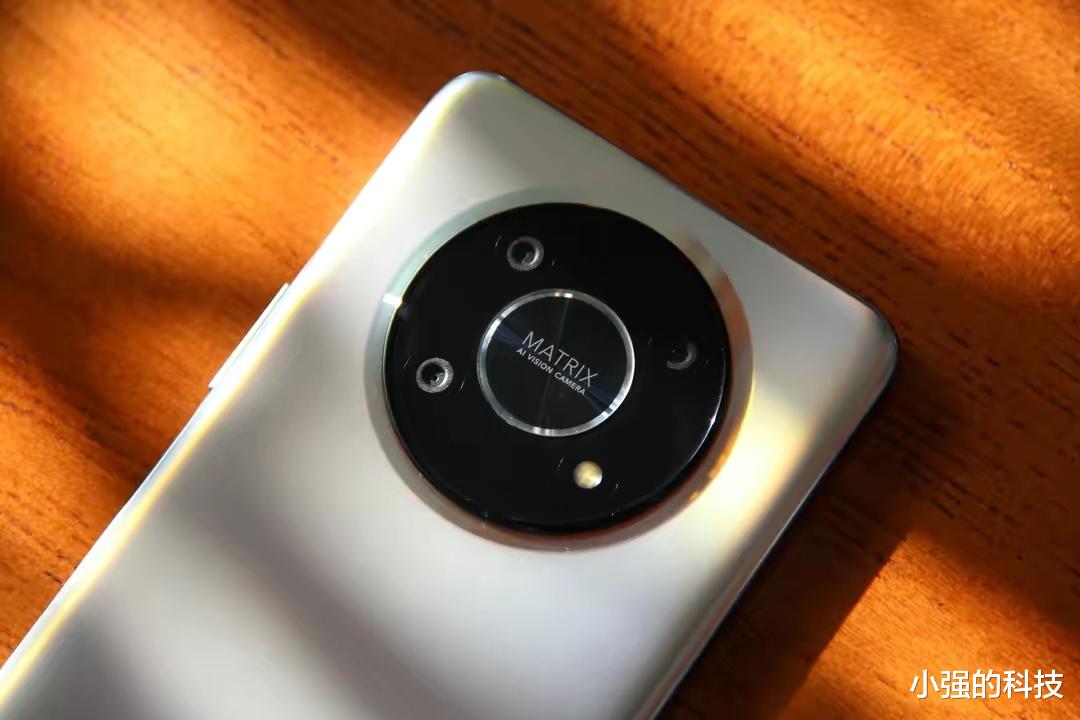 ssd|近期手机买哪款 目前最受欢迎的三款手机推荐 高中低档都有买对了吗