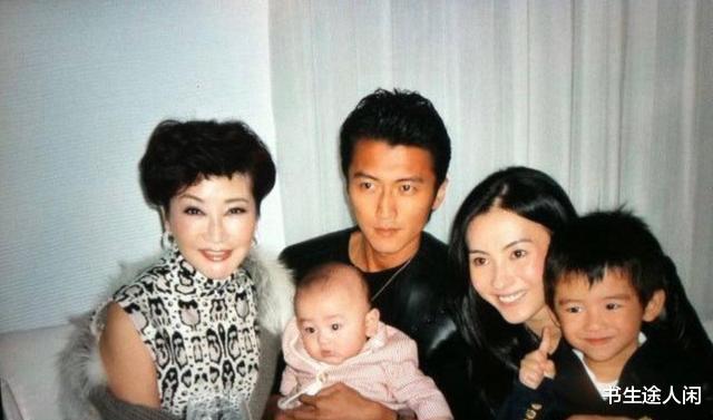 张柏芝|张柏芝为12岁小Q庆生，搂着两个儿子超幸福，Lucas越来越像谢霆锋