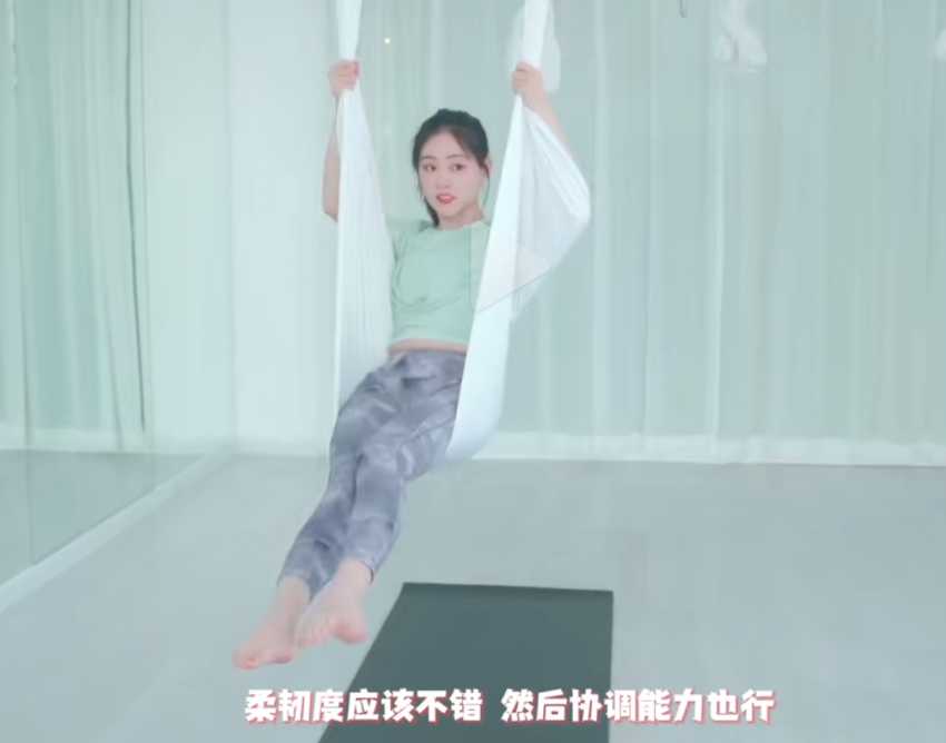 祝绪丹|祝绪丹练空中瑜伽好危险，头部朝下满脸涨红，因动作太难狂喊救命