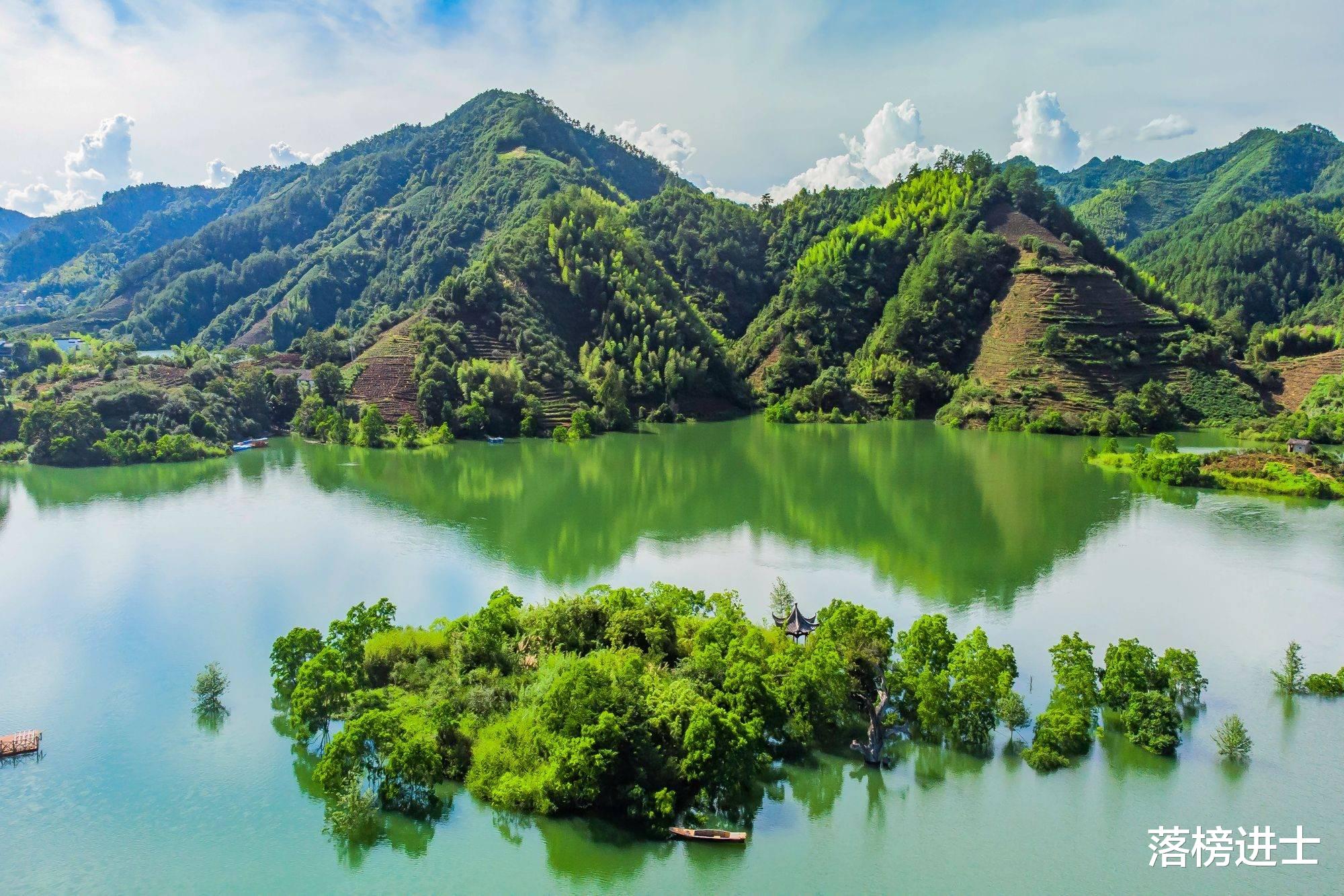 拉市海|黄山脚下容溪岛，深受游客喜爱的网红地，还是夏日玩水的好去处