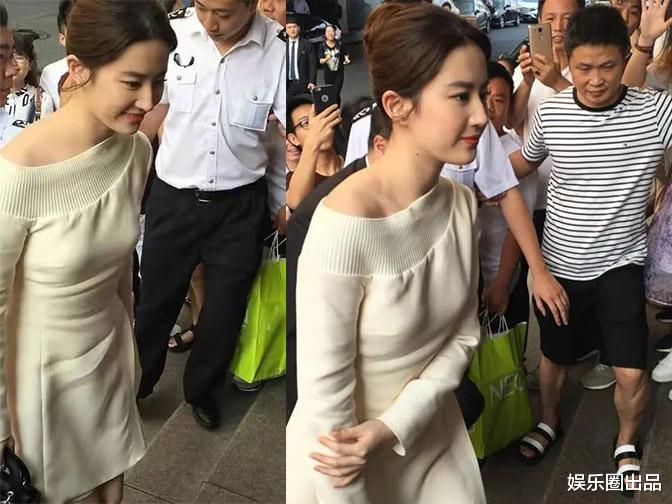 刘亦菲|刘亦菲街头亮相被抓拍，穿露肩短裙扎丸子头，笑容满面平易近人