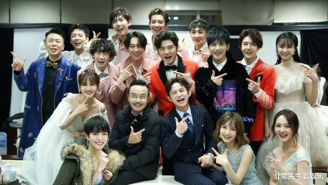 何炅|湖南台主持格局大变,一哥争论消失,全新4小花诞生,4人被边缘化