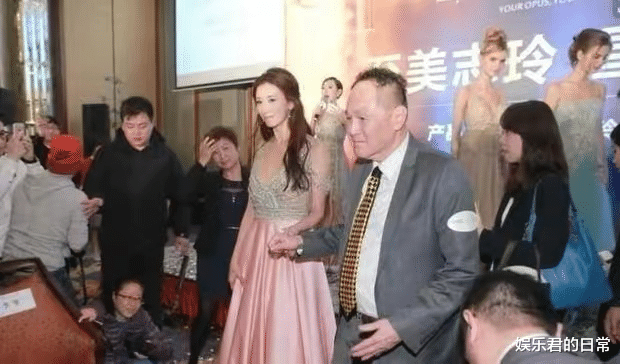 |86岁赵世曾近况曝光，步履蹒跚似患痴呆，膝下3个孩子却一直未婚