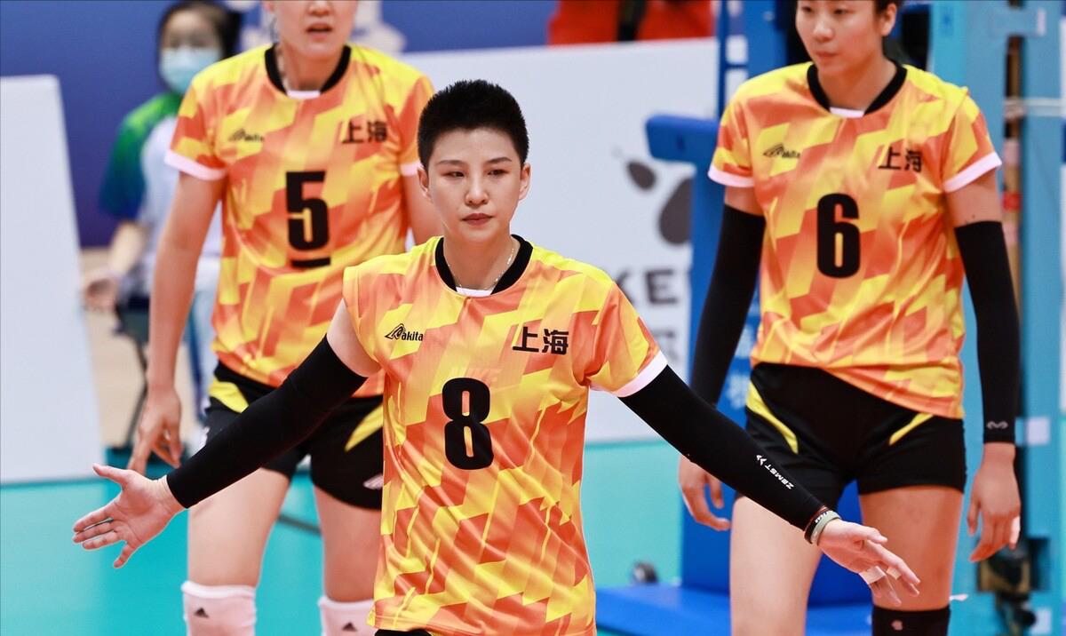 世界杯|跑動(dòng)戰(zhàn)術(shù)不能丟！青銅一代跑動(dòng)接應(yīng)為中國(guó)女排指路，強(qiáng)攻需要加強(qiáng)