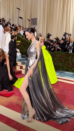 中国超模|撑破礼服的卡戴珊,也没能抢走这位中国超模的风头!真叫人羡慕