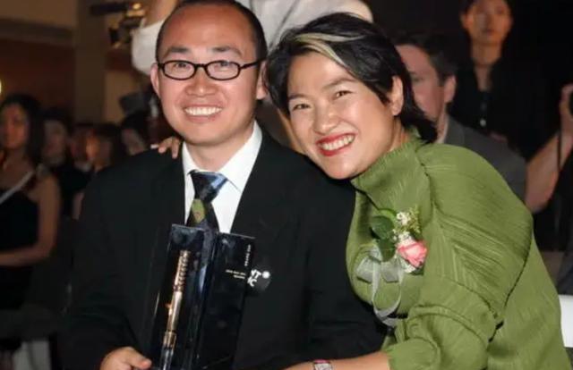 田朴珺|7位内地富豪妻子的颜值,马化腾老婆大气,王思聪妈妈气质高贵