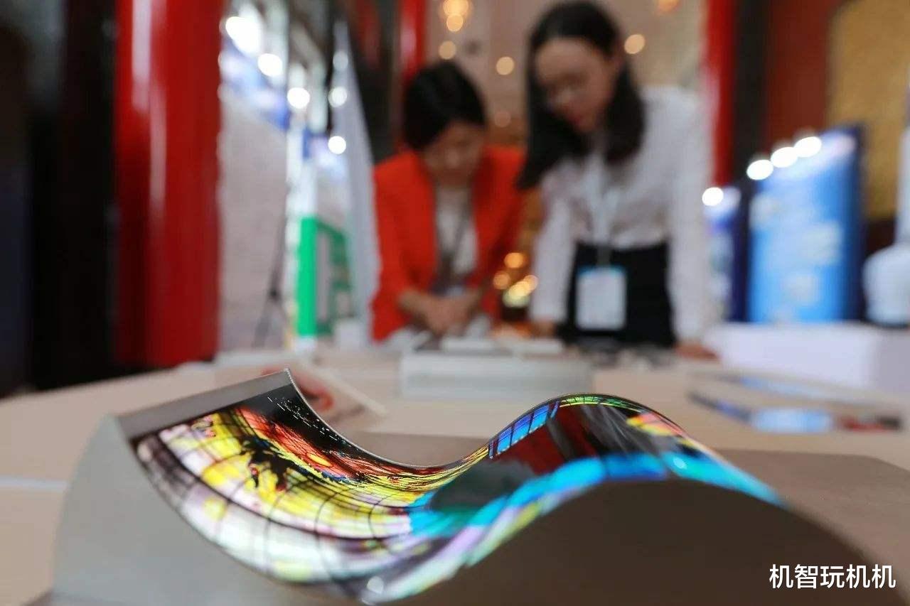 三星|齐平三星！国产自研不伤眼的顶级2K柔性屏来了，小米新机或首发！