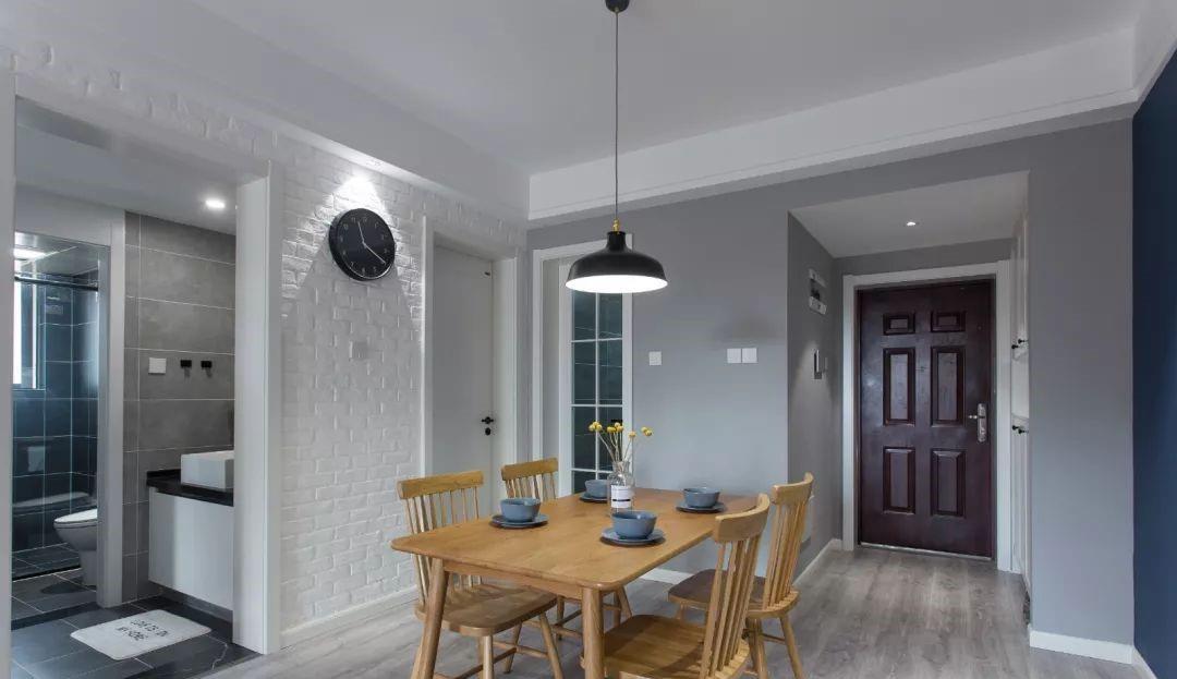 不到1㎡的旮旯,居然装出迷你衣帽间,你一定要来看看!