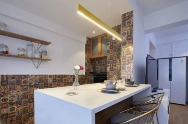 人生第一套房!62㎡装出精致场面,电视墙“减半”,堪比多间房!