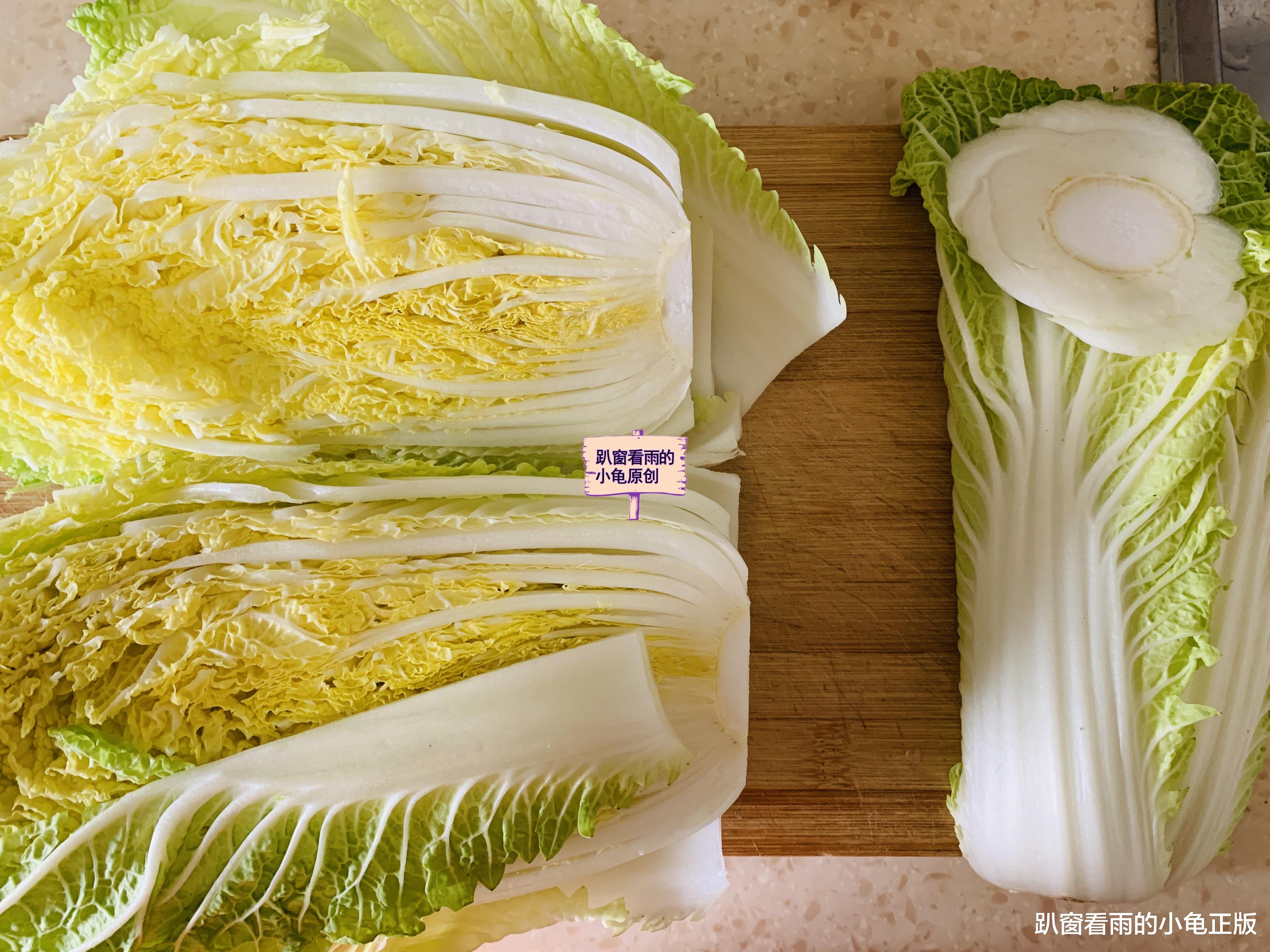 用大白菜腌酸菜，只需用盐，简单几步就完成，酸香脆爽，味正好吃