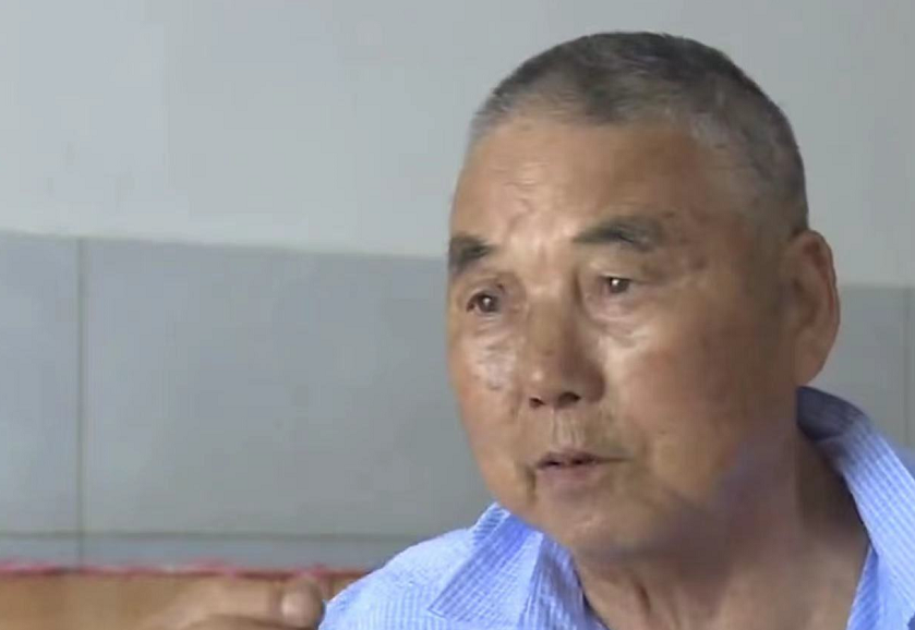 父亲想安空调,俩儿子互相推脱,因父亲想把房子给女友儿子?