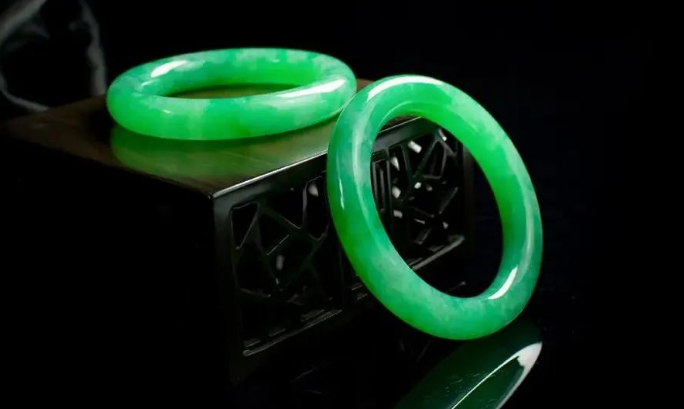 翡翠|还不会挑选翡翠挂件？这两种主题供你参考，了解后不会迷茫