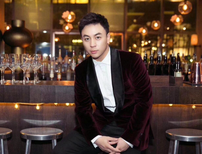 释小龙|小时候就是武打巨星，身价早早过亿，前女友柯洁结婚送上祝福