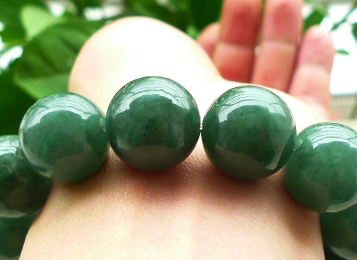 翡翠|不要把翡翠认错了，当遇到这类物质时，不要多说赶快走开