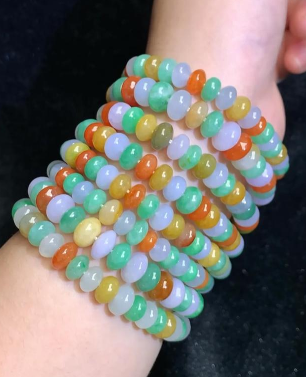 翡翠|种水好,完美度又高的多彩手串是多么的可遇不可求?