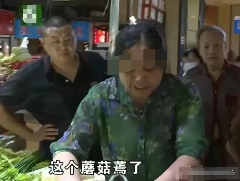 浙江杭州,女子买菜落下77元蘑菇,3天后找到捡蘑菇摊主向其索赔