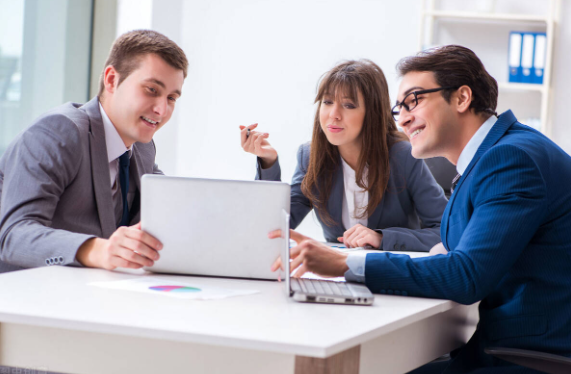 创业|职场上,领导对下属有意,一旦出现这三种行为,就不可避免