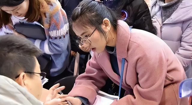 本科生|公司拒聘“三无家庭”本科生？学历背后的隐藏信息，令本科生寒心