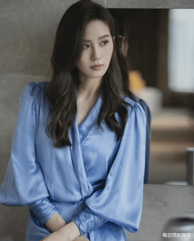 发型 殷桃这3款“少女发型”太好看了!时髦又减龄,圆脸女生值得借鉴