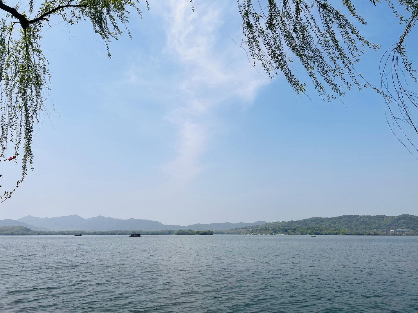 朋友亲戚房子在建造中,没地方住,让我爸把我的婚房给他们暂住