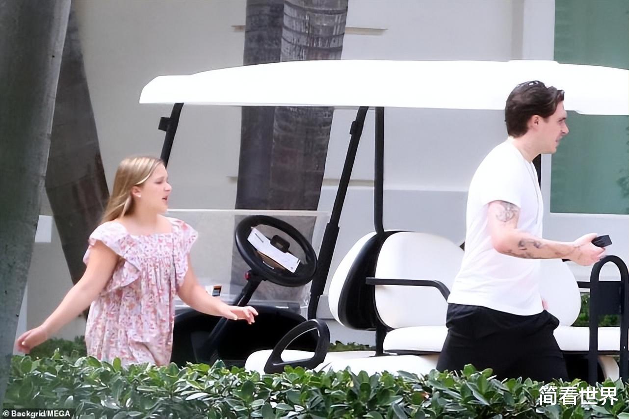 哈珀·贝克汉姆|47岁贝嫂抢新娘风头!穿吊带“睡裙”出席大儿子婚礼,小七变胖妞