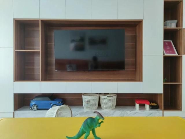 想要客厅更能装?看看收纳电视墙,装修设计参考来了