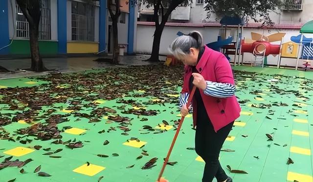 案例:女幼师工作时间偷看小光碟,被保洁阿姨发现,酿成一场悲剧