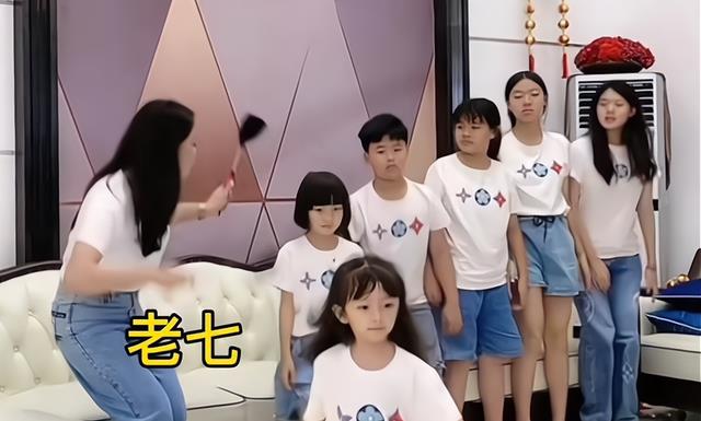 女子生下7个孩子,压力山大却很快乐,坦言不想浪费优良的基因