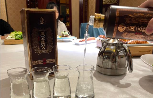 潜台词|陪领导喝酒,3句“潜台词”很关键,听不懂,得罪领导吃大亏