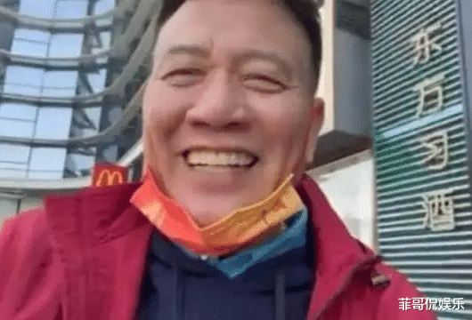 万梓良|64岁万梓良再惹争议！精神异常自拍狂笑不止，周星驰为何坐视不理