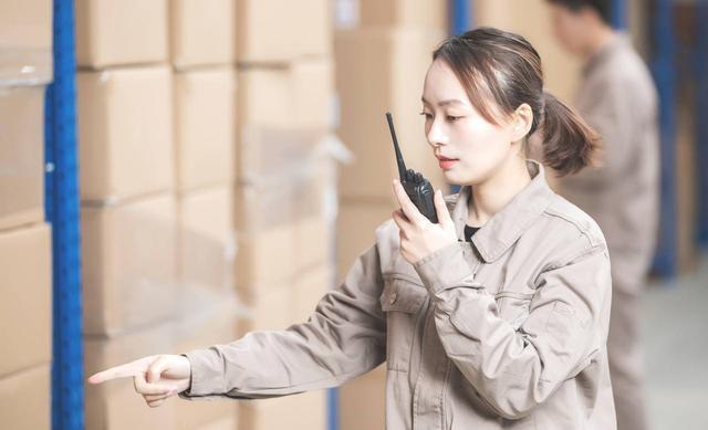 fly|女,24岁啃老族,上海租房不想工作,宅家玩游戏,就想嫁个有钱人