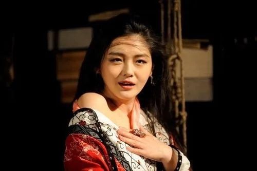 汪小菲|大S宣布再婚,回顾她和汪小菲的感情史,才知道她有多么的缺爱