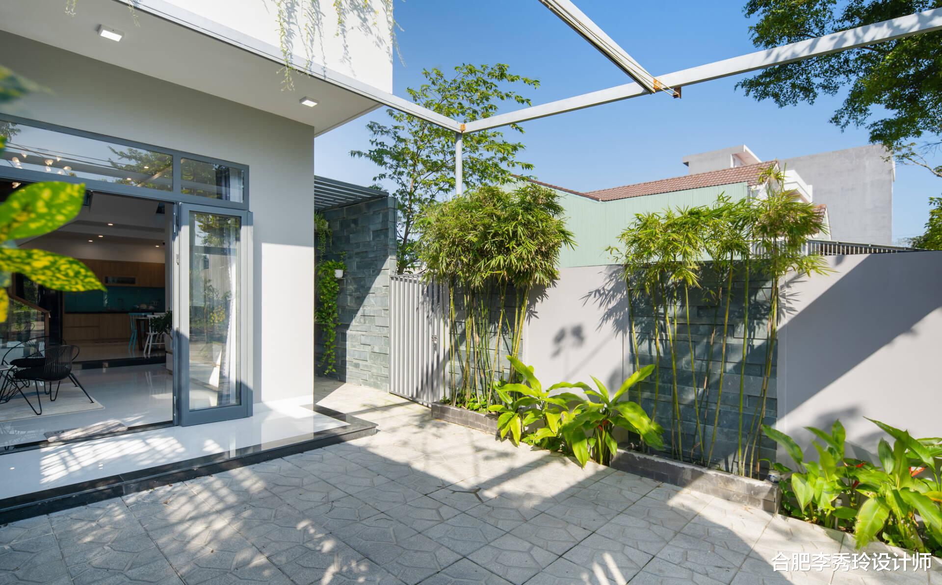 翻修3层小楼，前有6米庭院种树当车库，后有2米小花园，养老舒服