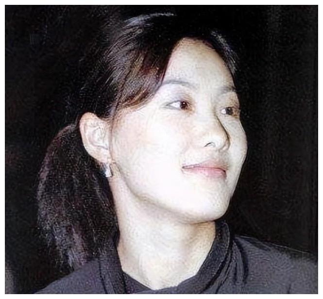 伏明霞|跳水皇后伏明霞近照，44岁的她，苍老得很厉害，比同龄人显老多了