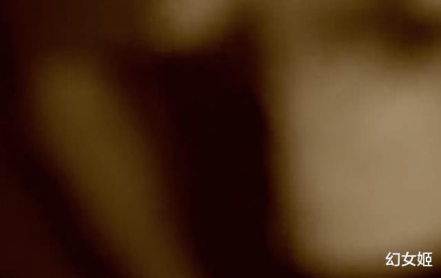 2010年丈夫外出打工，妻子把情夫叫来同居，因水性杨花被情夫杀害