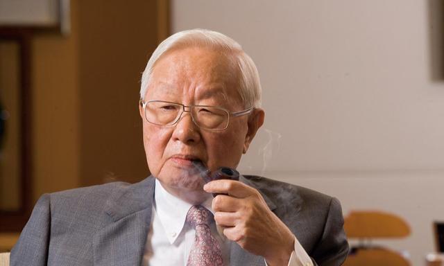 台积电|台积电的EUV光刻机暂停使用:深谋远虑的张忠谋终究是漏算了一筹