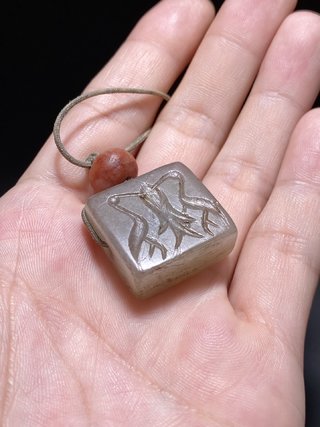 和田玉籽料|汉 和田玉籽料 鸟篆 鱼鹤图案 印章 穿带印 勒子 挂件把件