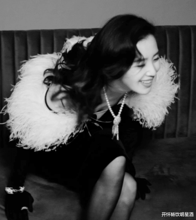 刘诗诗|天鹅裙搭配黑色丝袜，刘诗诗大秀舞女风姿，网友：真艳！