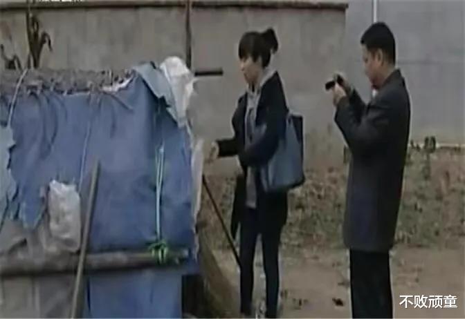 13岁苦命孤儿蜗居狗窝,姑姑却住旁边别墅,邻居:她看中的是钱