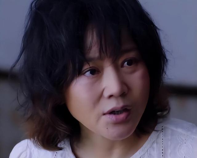 闫妮|闫妮疑似整容?剧里表情明显,沟壑感明显,为何要走上整容的道路