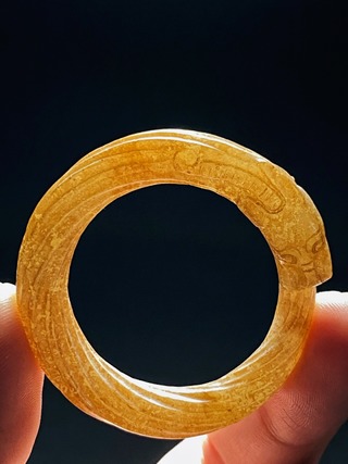 和田玉籽料|汉 和田玉籽料受沁 咬尾龙 绞丝环 挂件把件